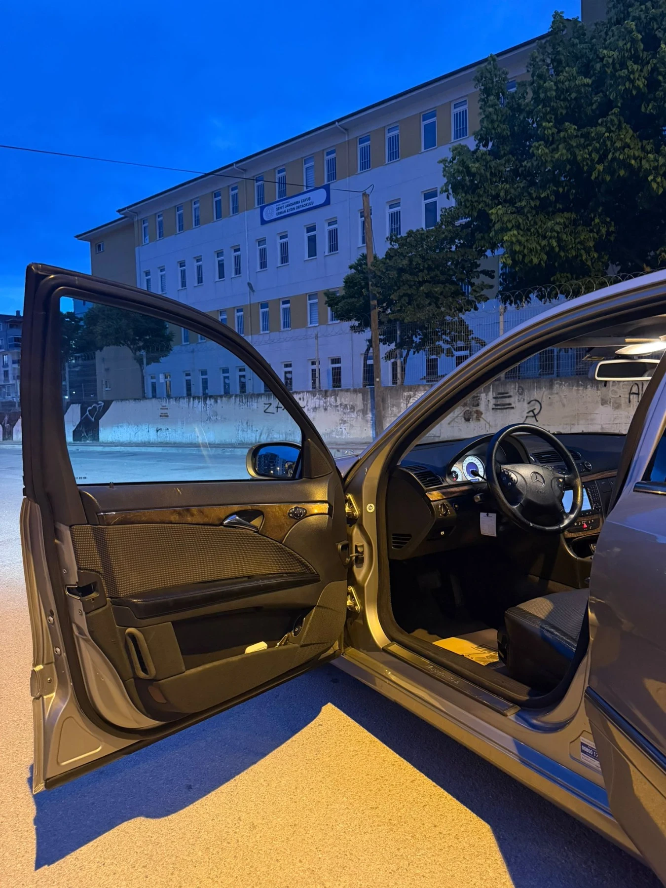 Mercedes-Benz E 320, снимка 11 - Автомобили и джипове - 54919027