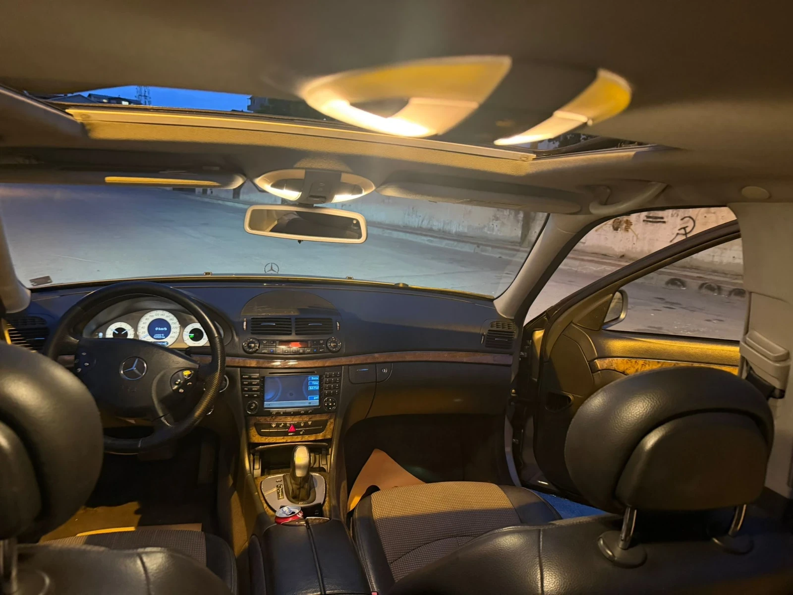 Mercedes-Benz E 320, снимка 10 - Автомобили и джипове - 54919027
