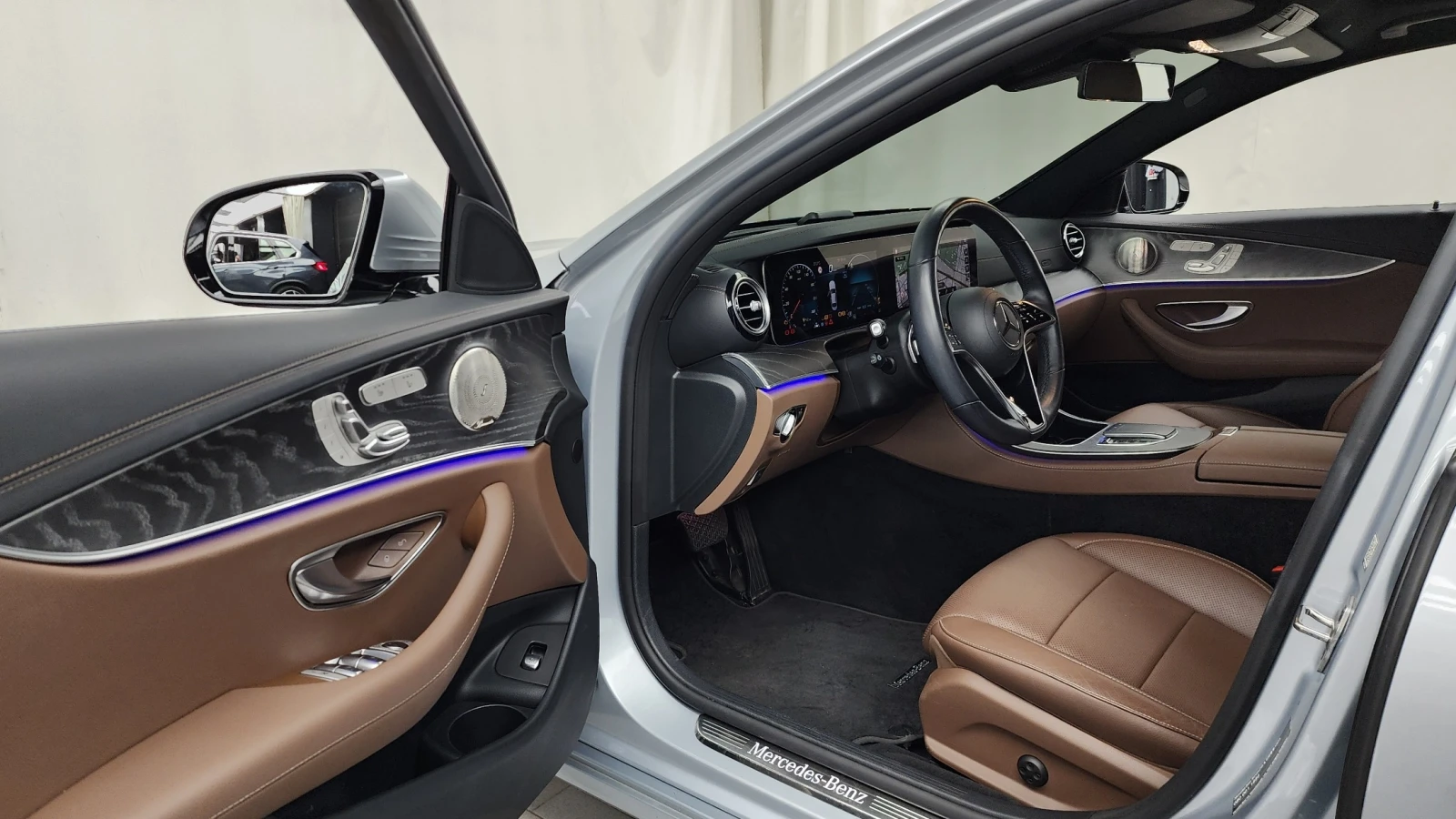 Mercedes-Benz E 350 4MATIC Avantgarde, снимка 8 - Автомобили и джипове - 55421602