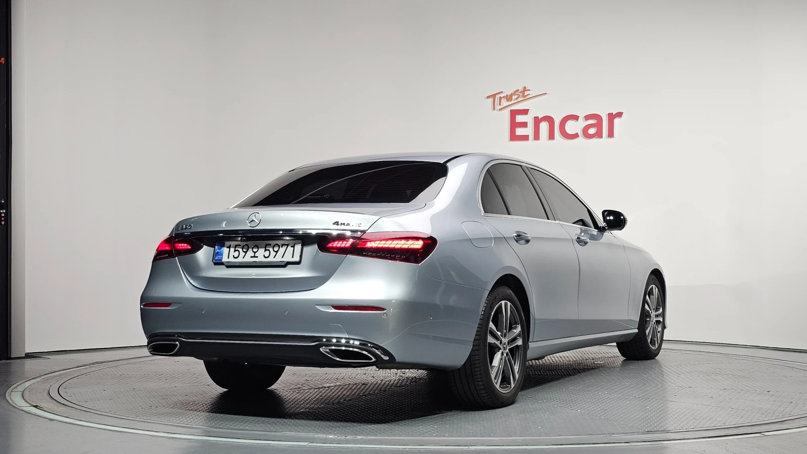 Mercedes-Benz E 350 4MATIC Avantgarde, снимка 2 - Автомобили и джипове - 55421602
