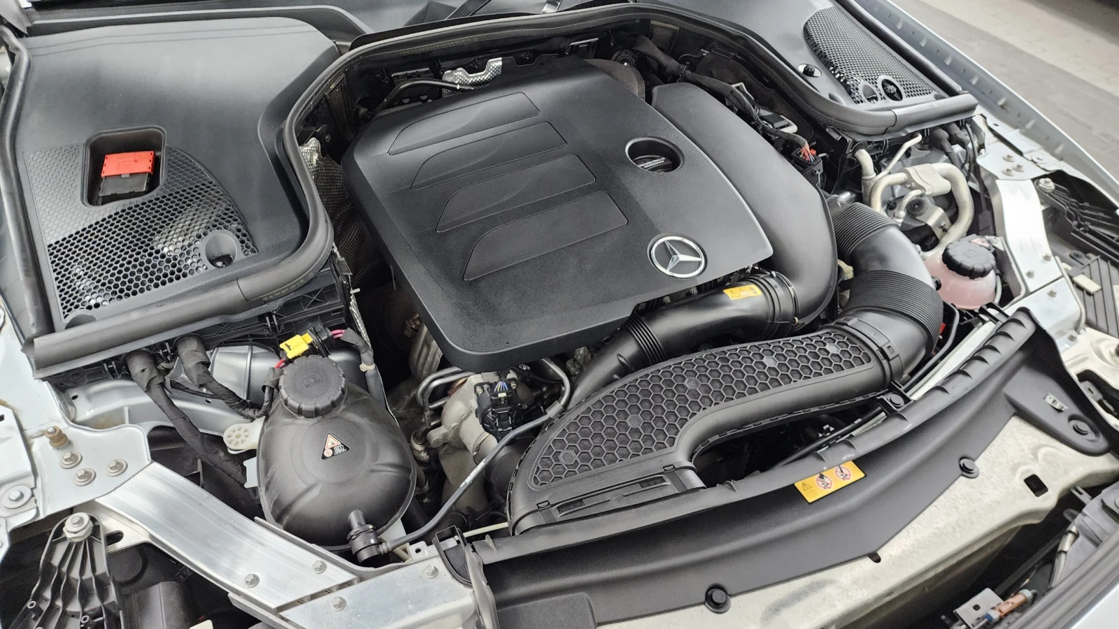 Mercedes-Benz E 350 4MATIC Avantgarde, снимка 6 - Автомобили и джипове - 55421602
