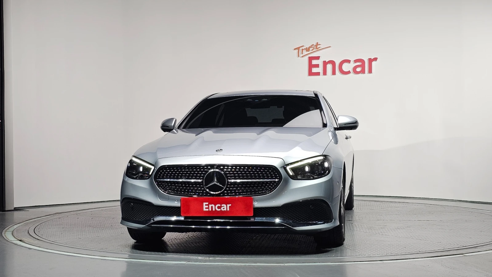Mercedes-Benz E 350 4MATIC Avantgarde, снимка 3 - Автомобили и джипове - 55421602
