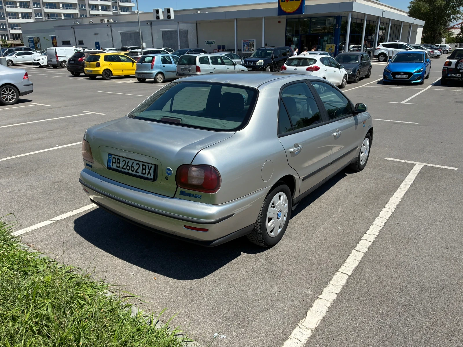 Fiat Marea 1.6 БЕНЗИН 4ВРАТИ КЛИМАТИК РЕГИСТРИРАНА ОБСЛУЖЕНА, снимка 4 - Автомобили и джипове - 55629807