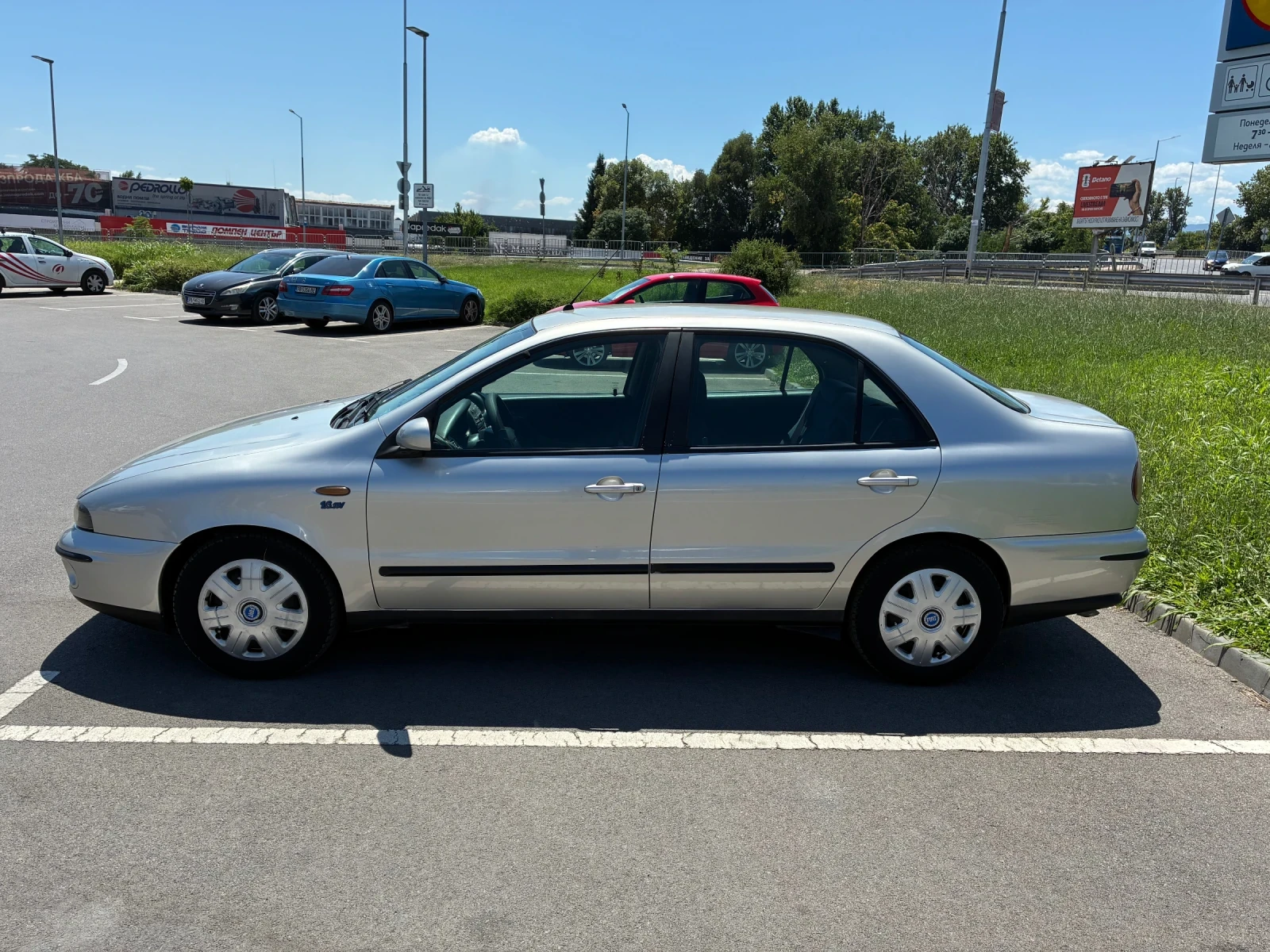 Fiat Marea 1.6 БЕНЗИН 4ВРАТИ КЛИМАТИК РЕГИСТРИРАНА ОБСЛУЖЕНА, снимка 2 - Автомобили и джипове - 55629807