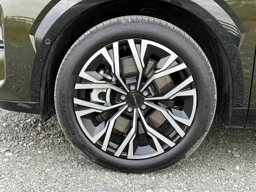 LynkCo 08 EM-P 2026 Model Base Trim, снимка 9 - Автомобили и джипове - 56678135