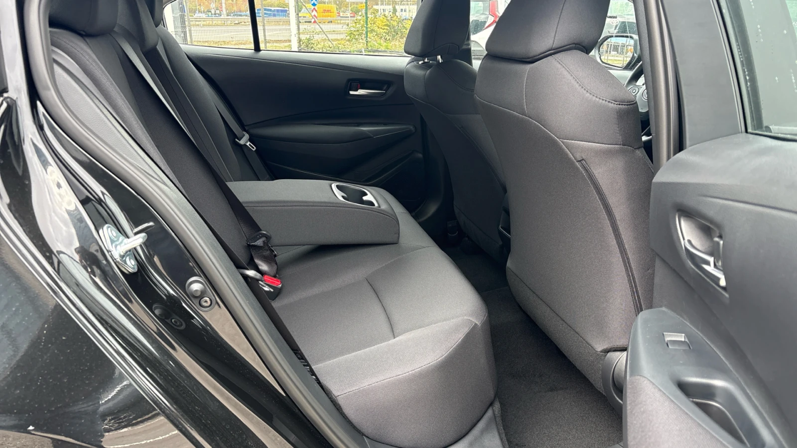 Toyota Corolla 1.5 6MT Comfort, снимка 9 - Автомобили и джипове - 56700202