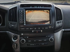 Toyota Land cruiser 5.7 V8 * AWD * Камера * Сервизна История * , снимка 6