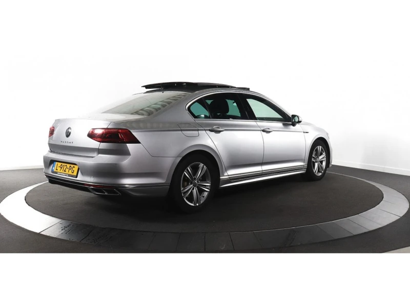 VW Passat 1.5 TSI R-line/Подгрев/Камера/Ел Седалки/Панорама, снимка 2 - Автомобили и джипове - 48059821