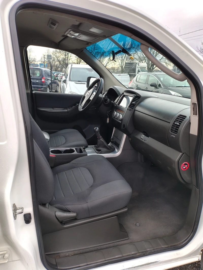 Nissan Navara 2.5 дизел, снимка 12 - Автомобили и джипове - 53291348