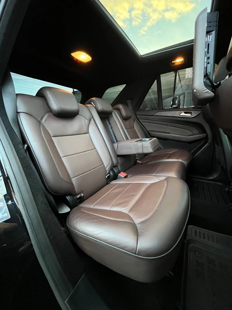 Mercedes-Benz ML 350 AMG* PANO* 360* DISTRONIC* FULL* СОБСТВЕН ЛИЗИНГ, снимка 9 - Автомобили и джипове - 53515030