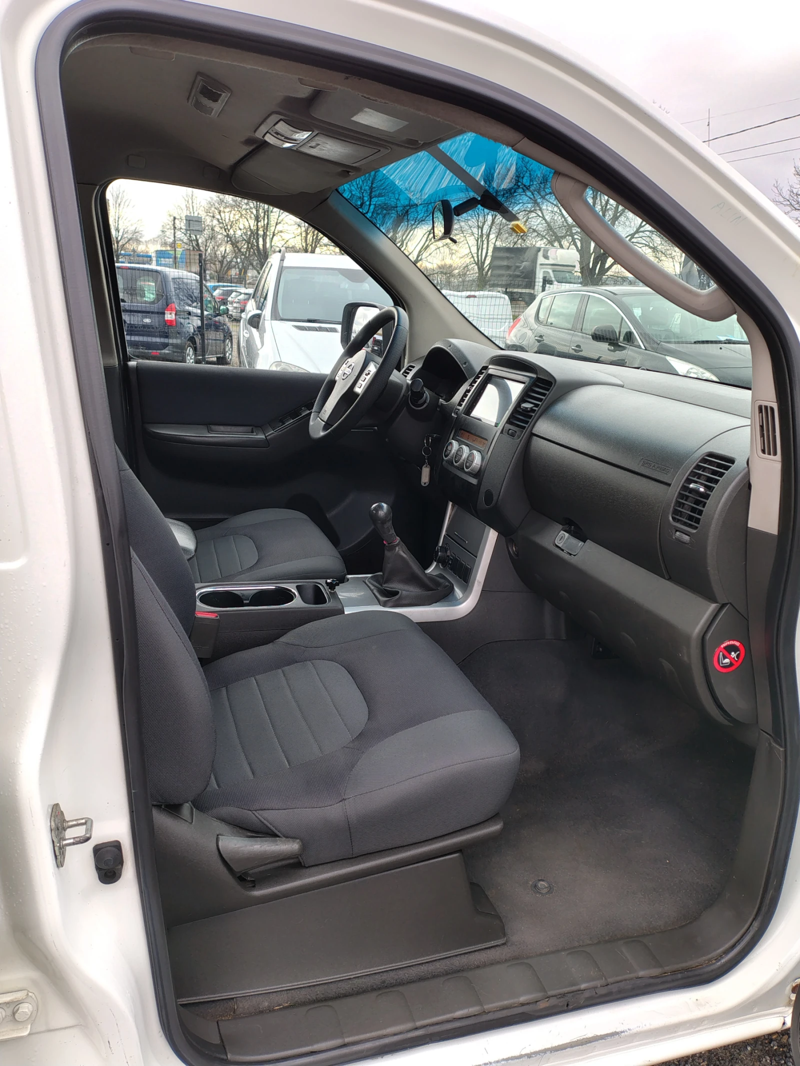 Nissan Navara 2.5 ����� | Mobile.bg � ����������� 12