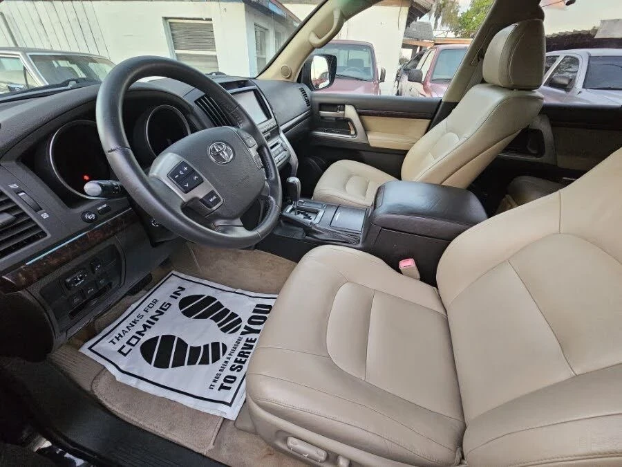 Toyota Land cruiser 5.7 V8 * AWD * Камера * Сервизна История * , снимка 4 - Автомобили и джипове - 53950617