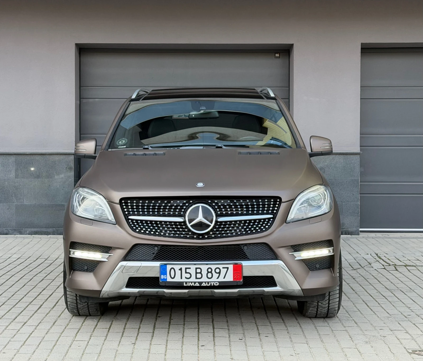 Mercedes-Benz ML 350 AMG / Distronic / Pano / 4-matic, снимка 2 - Автомобили и джипове - 53990828