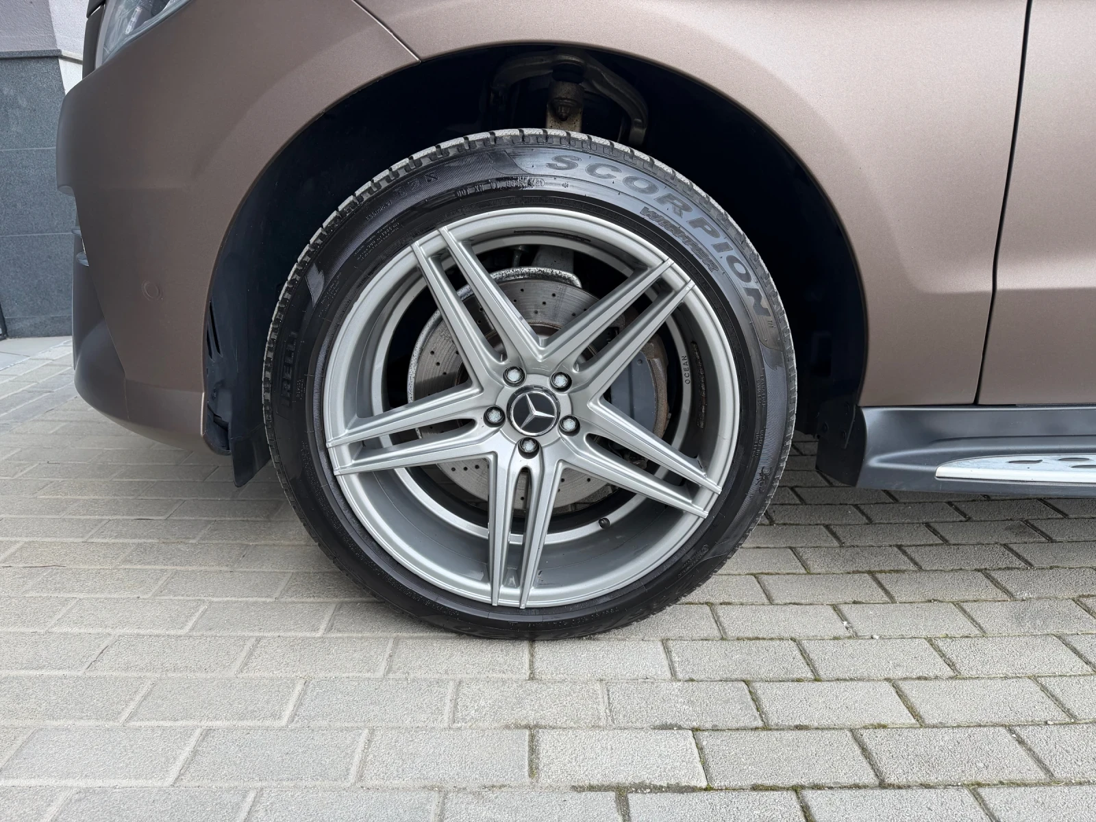 Mercedes-Benz ML 350 AMG / Distronic / Pano / 4-matic, снимка 15 - Автомобили и джипове - 53990828