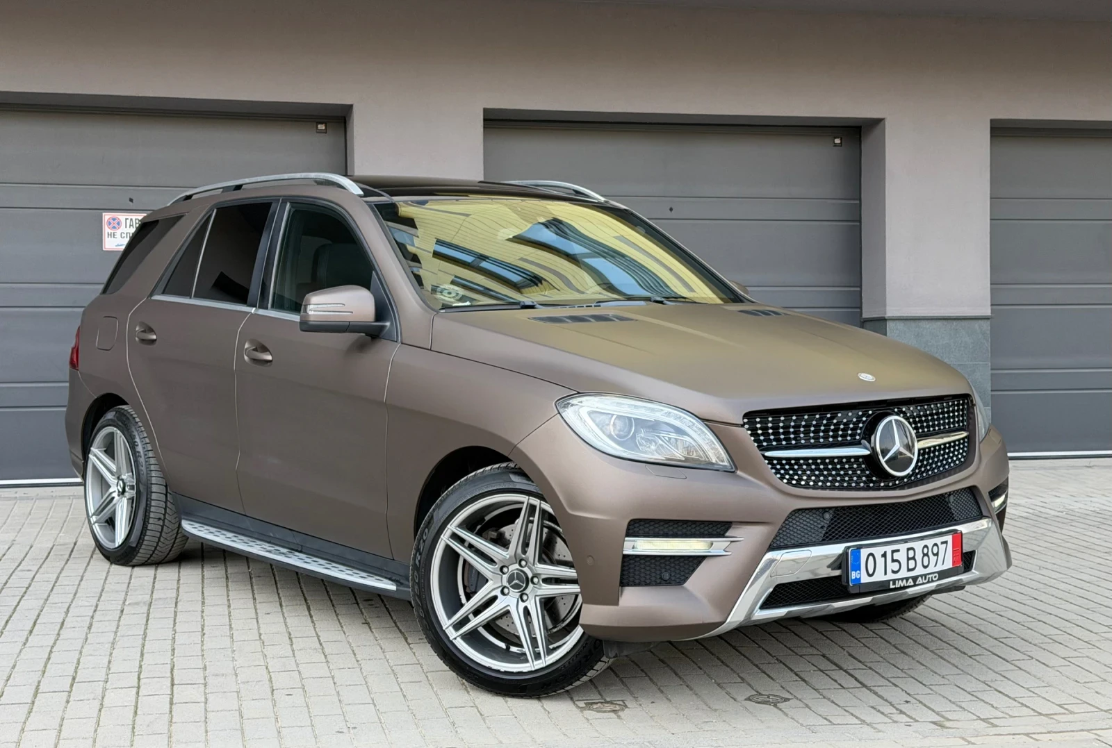 Mercedes-Benz ML 350 AMG / Distronic / Pano / 4-matic, снимка 3 - Автомобили и джипове - 53990828