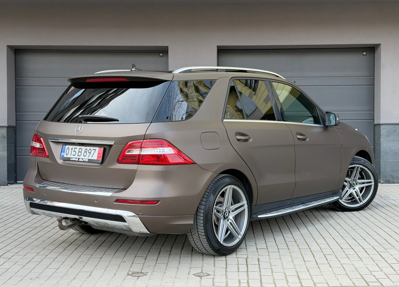 Mercedes-Benz ML 350 AMG / Distronic / Pano / 4-matic, снимка 4 - Автомобили и джипове - 53990828