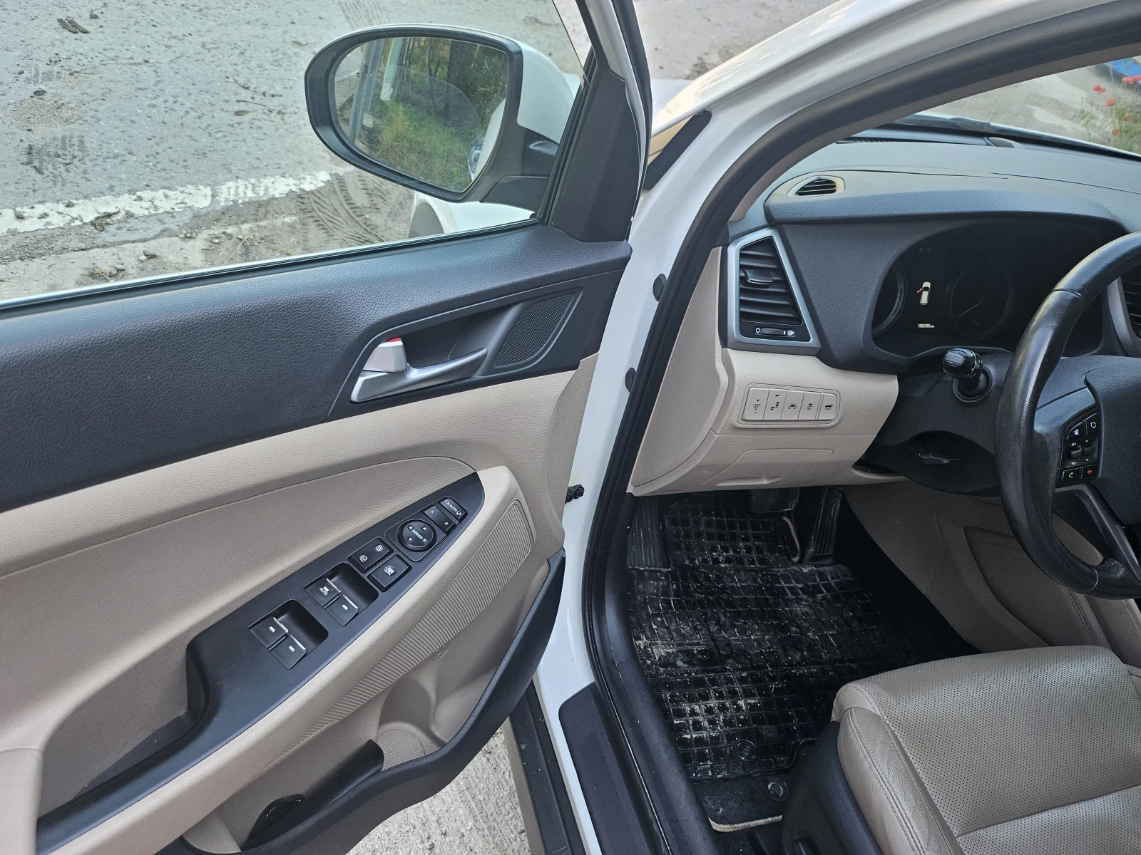 Hyundai Tucson, снимка 8 - Автомобили и джипове - 54840988