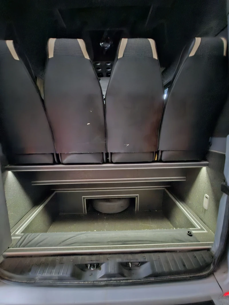 VW Crafter 24 МЕСТЕН, снимка 14 - Бусове и автобуси - 52163179