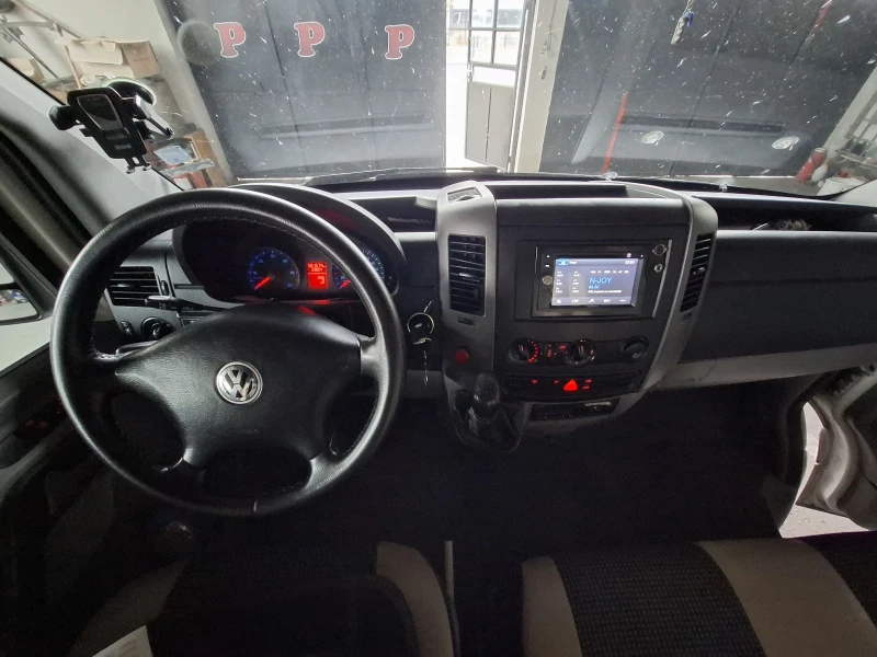 VW Crafter 24 МЕСТЕН, снимка 13 - Бусове и автобуси - 52163179