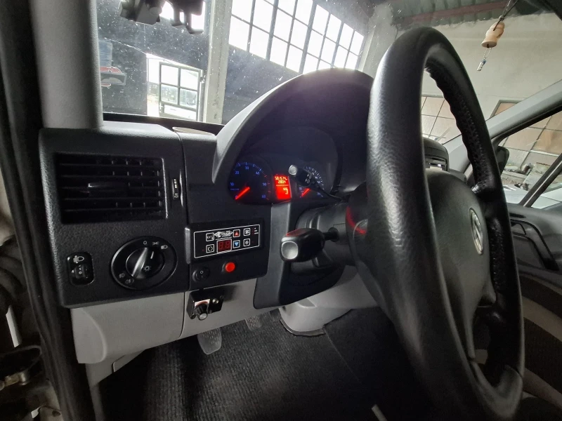 VW Crafter 24 МЕСТЕН, снимка 12 - Бусове и автобуси - 52163179