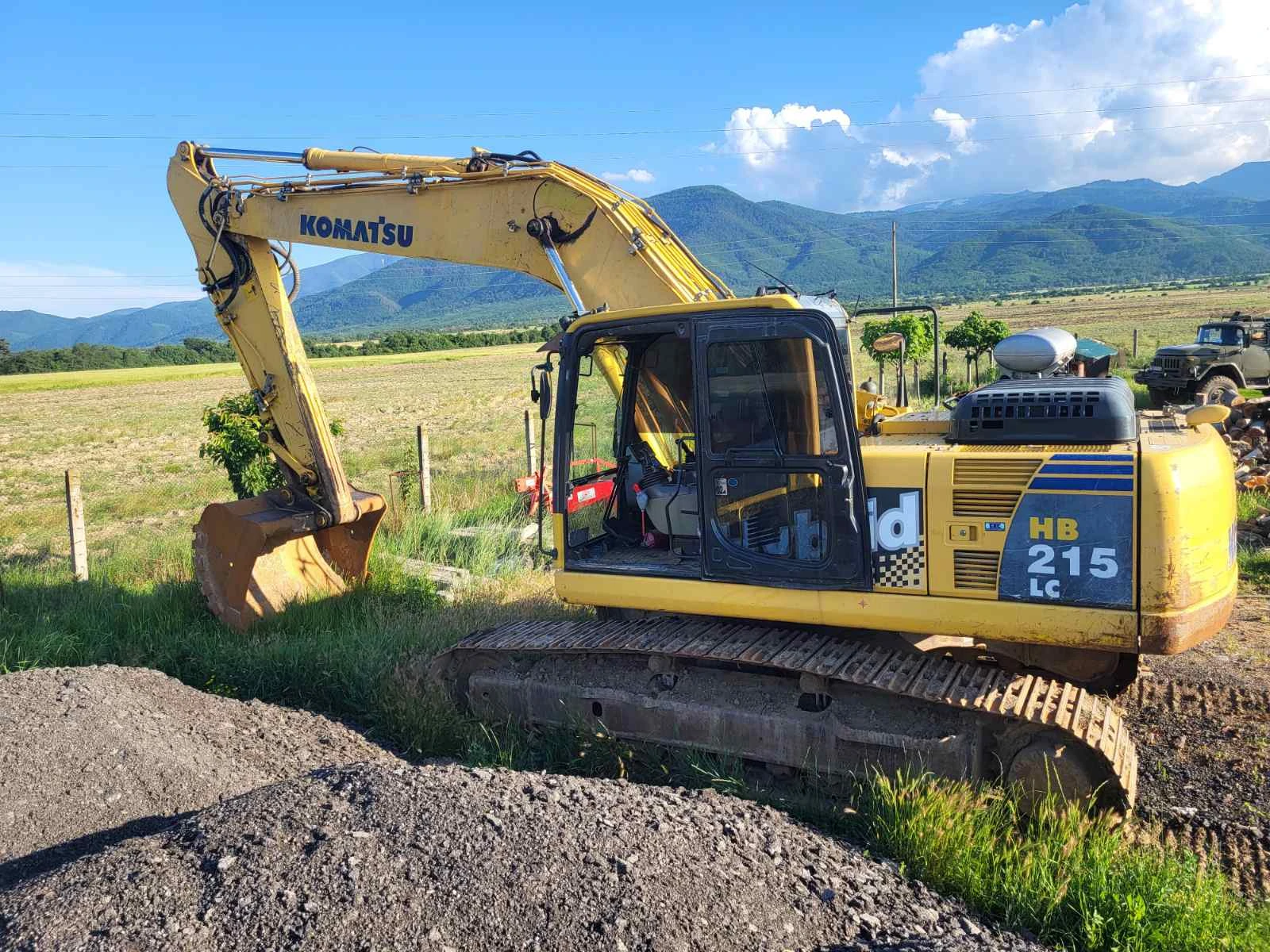 Багер Komatsu HB215LC Hybrid, снимка 4 - Индустриална техника - 55101104