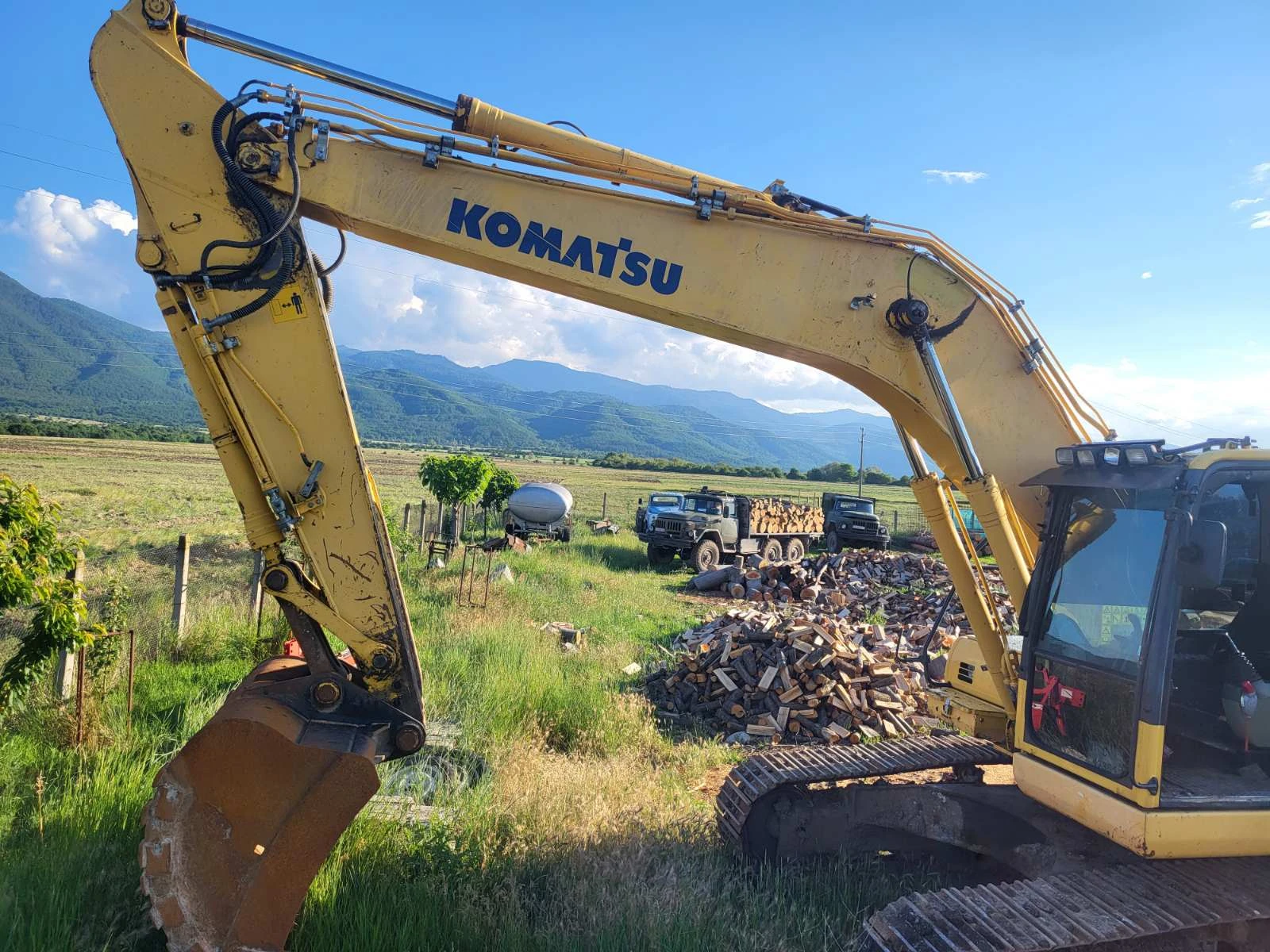 Багер Komatsu HB215LC Hybrid, снимка 2 - Индустриална техника - 55101104