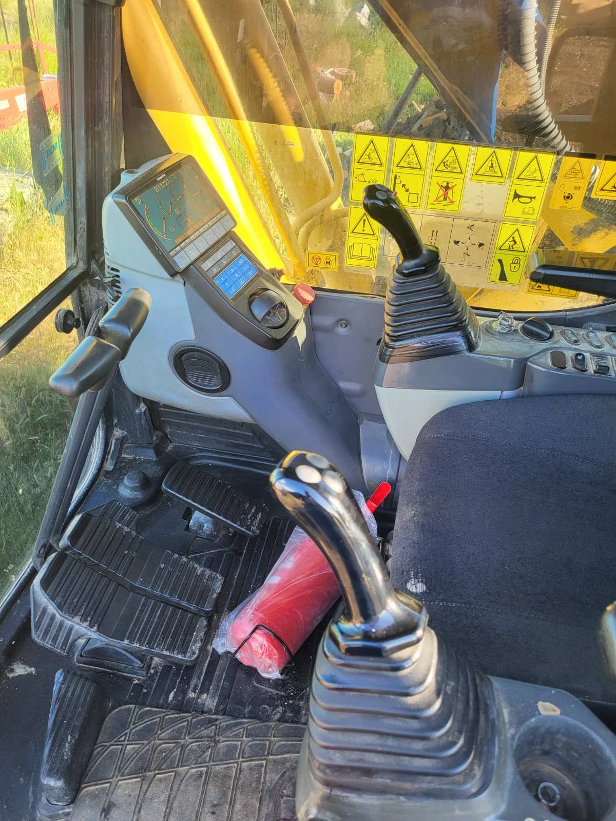 Багер Komatsu HB215LC Hybrid, снимка 11 - Индустриална техника - 55101104