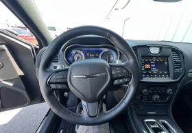 Chrysler 300c SRT 6.4 V8 * БЕЗ ИНЦИДЕНТИ * ПАНОРАМА * CARFAX * , снимка 6