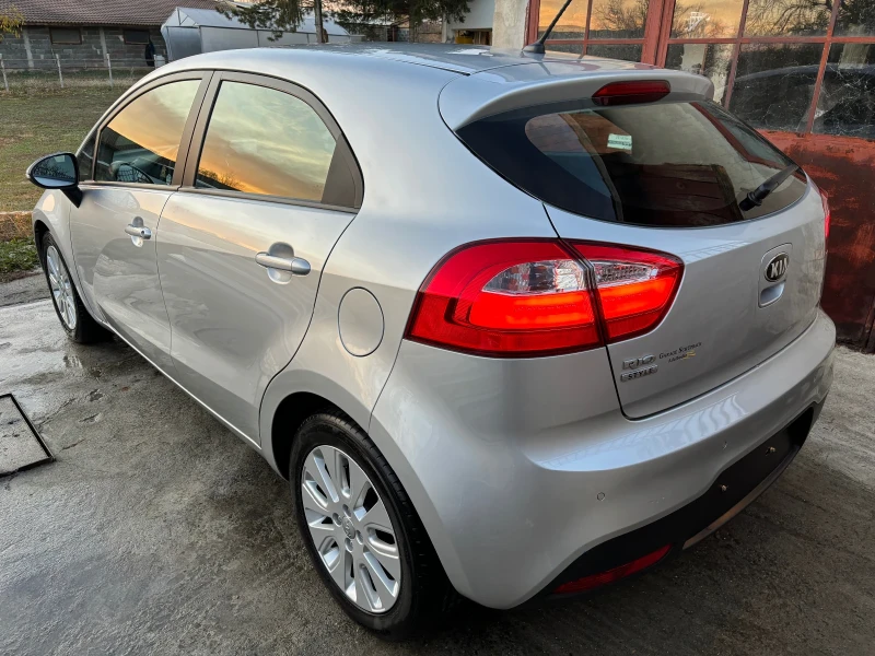 Kia Rio 1.4i AVTOMAT SWISS, снимка 3 - Автомобили и джипове - 48045643