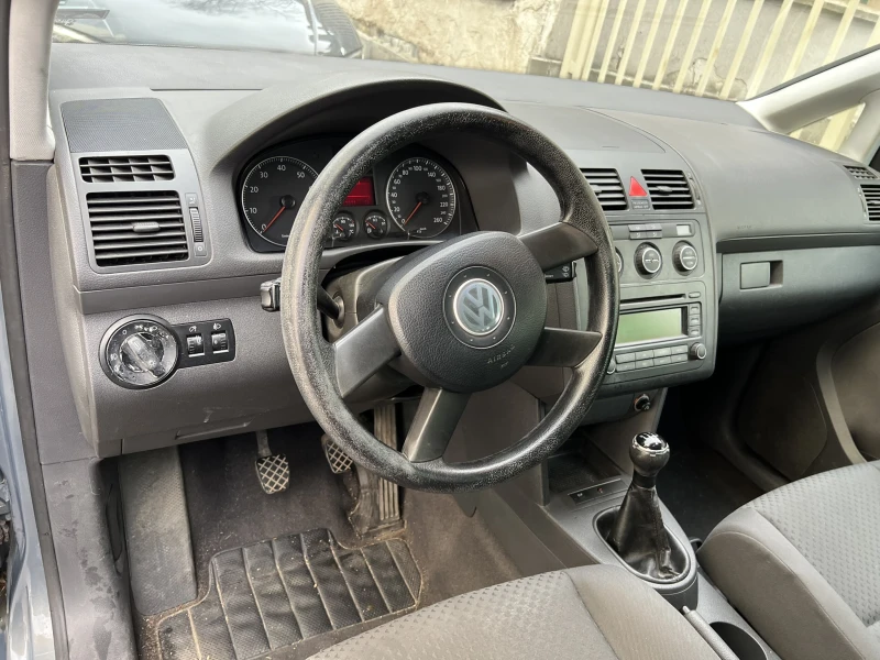 VW Touran, снимка 3 - Автомобили и джипове - 49483260