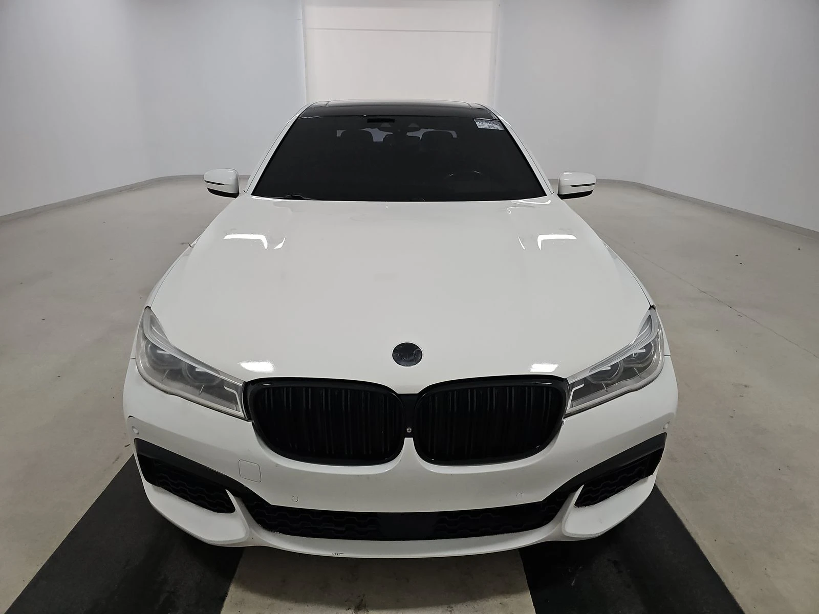 BMW 750 M* SPORT* XDRIVE* ХЕДЪП* ДИСТРОНИК* ОБДУХВАНЕ* МАС - изображение 5