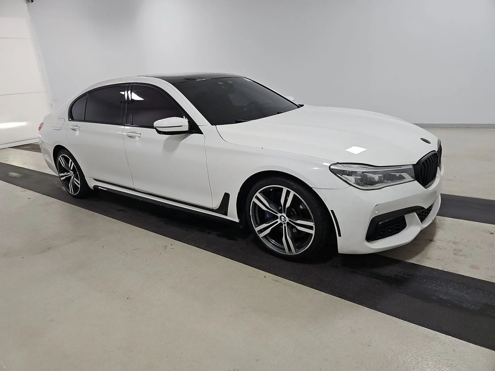 BMW 750 M* SPORT* XDRIVE* ХЕДЪП* ДИСТРОНИК* ОБДУХВАНЕ* МАС - изображение 3