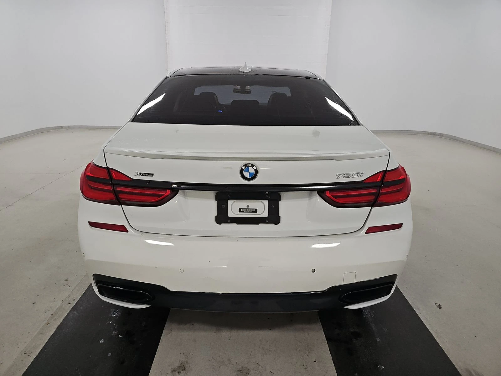 BMW 750 M* SPORT* XDRIVE* ХЕДЪП* ДИСТРОНИК* ОБДУХВАНЕ* МАС - изображение 6
