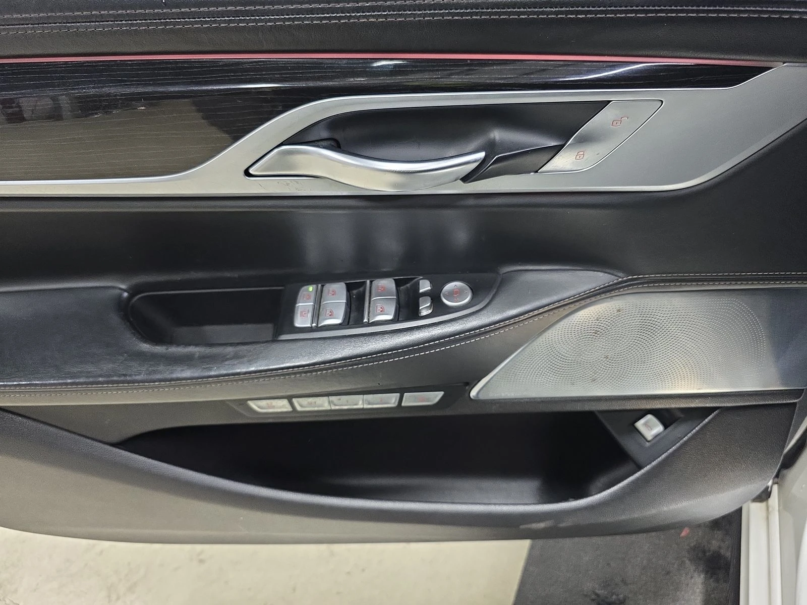 BMW 750 M* SPORT* XDRIVE* ХЕДЪП* ДИСТРОНИК* ОБДУХВАНЕ* МАС - изображение 7
