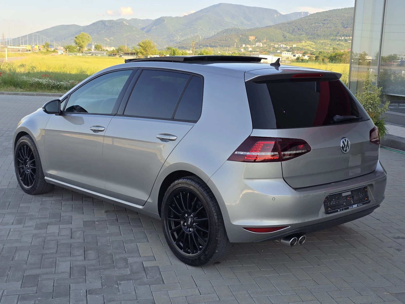 VW Golf 2.0TDI/HIGH-LINE/AVTOMAT/PANORAMA/NAVI/KAMERA/DIST - изображение 4