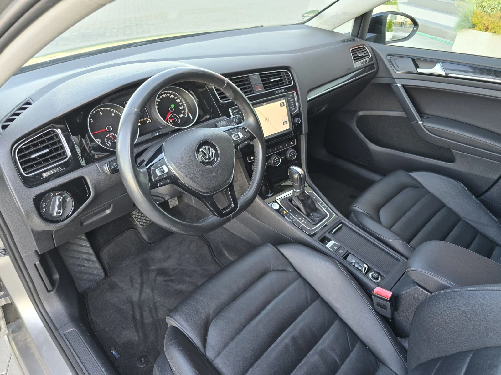 VW Golf 2.0TDI/HIGH-LINE/AVTOMAT/PANORAMA/NAVI/KAMERA/DIST - изображение 9