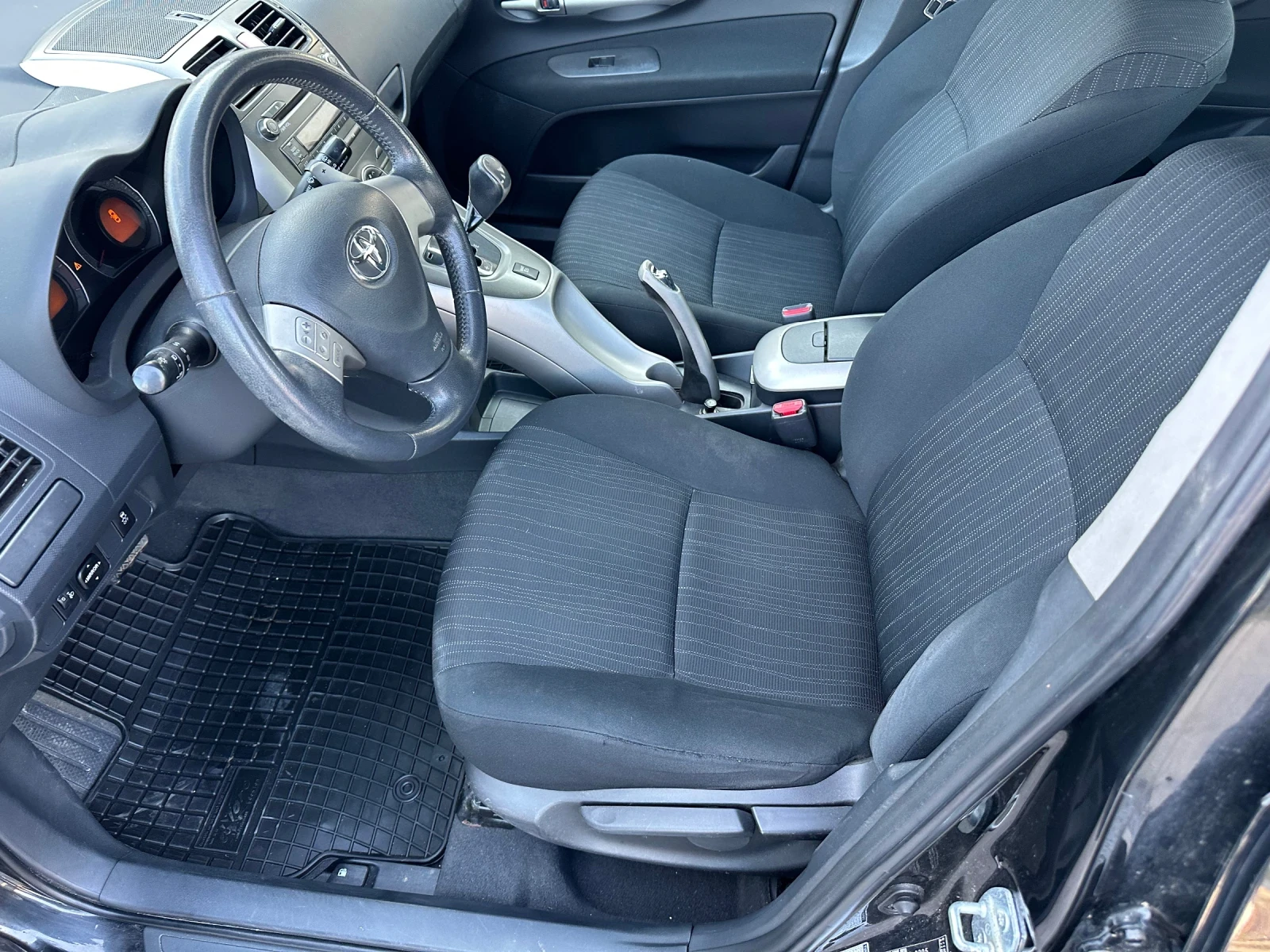 Toyota Auris Автоматик, снимка 14 - Автомобили и джипове - 53749418