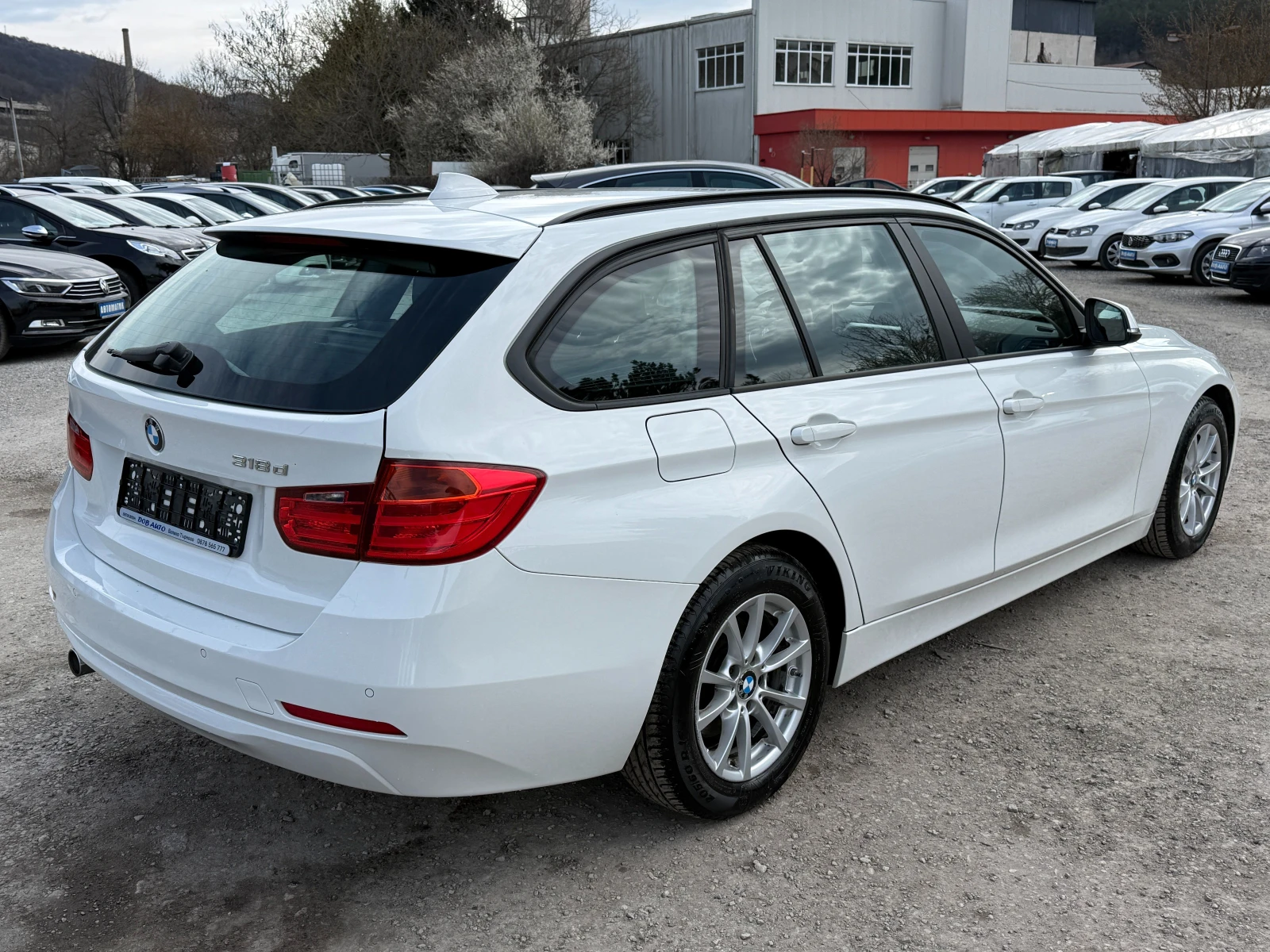 BMW 318 2.0D-143к.с-навигация-климатроник-ел бага, снимка 6 - Автомобили и джипове - 53999831