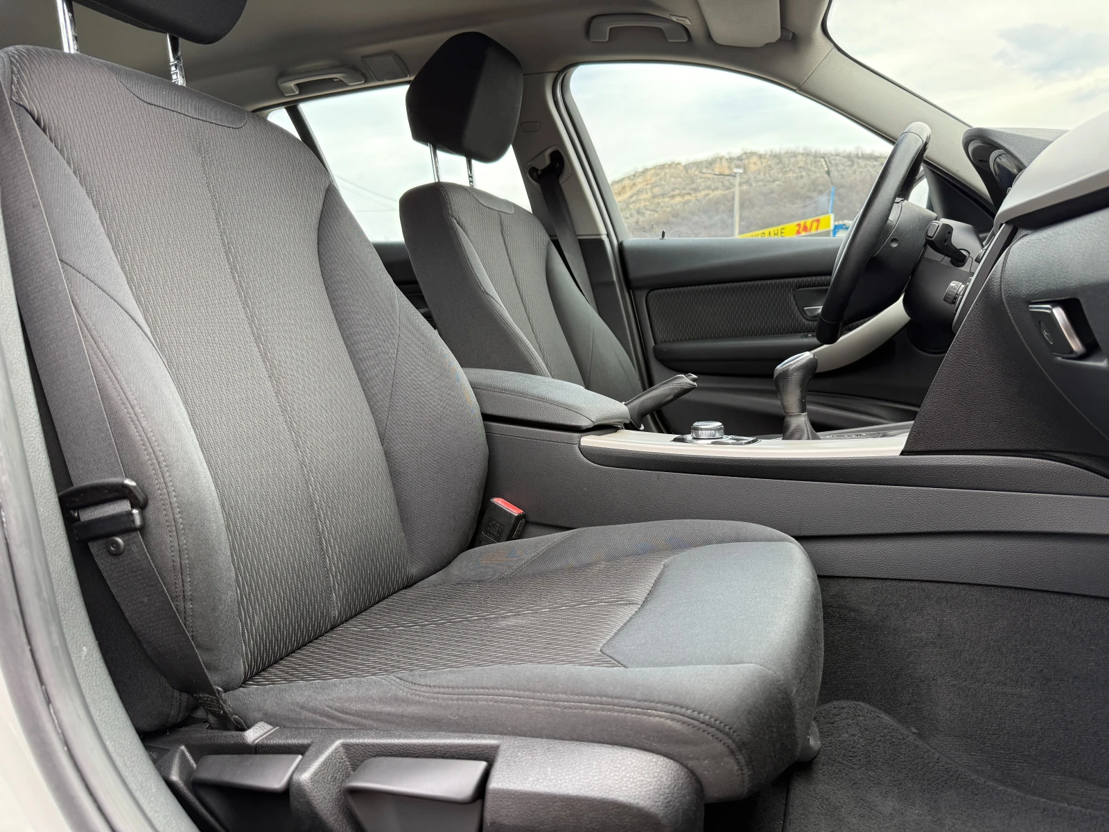 BMW 318 2.0D-143к.с-навигация-климатроник-ел бага, снимка 15 - Автомобили и джипове - 53999831