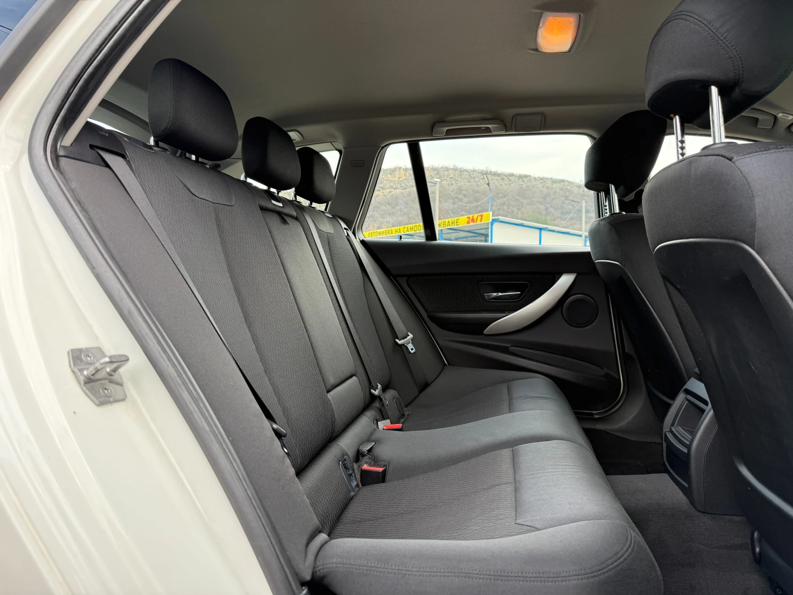 BMW 318 2.0D-143к.с-навигация-климатроник-ел бага, снимка 13 - Автомобили и джипове - 53999831