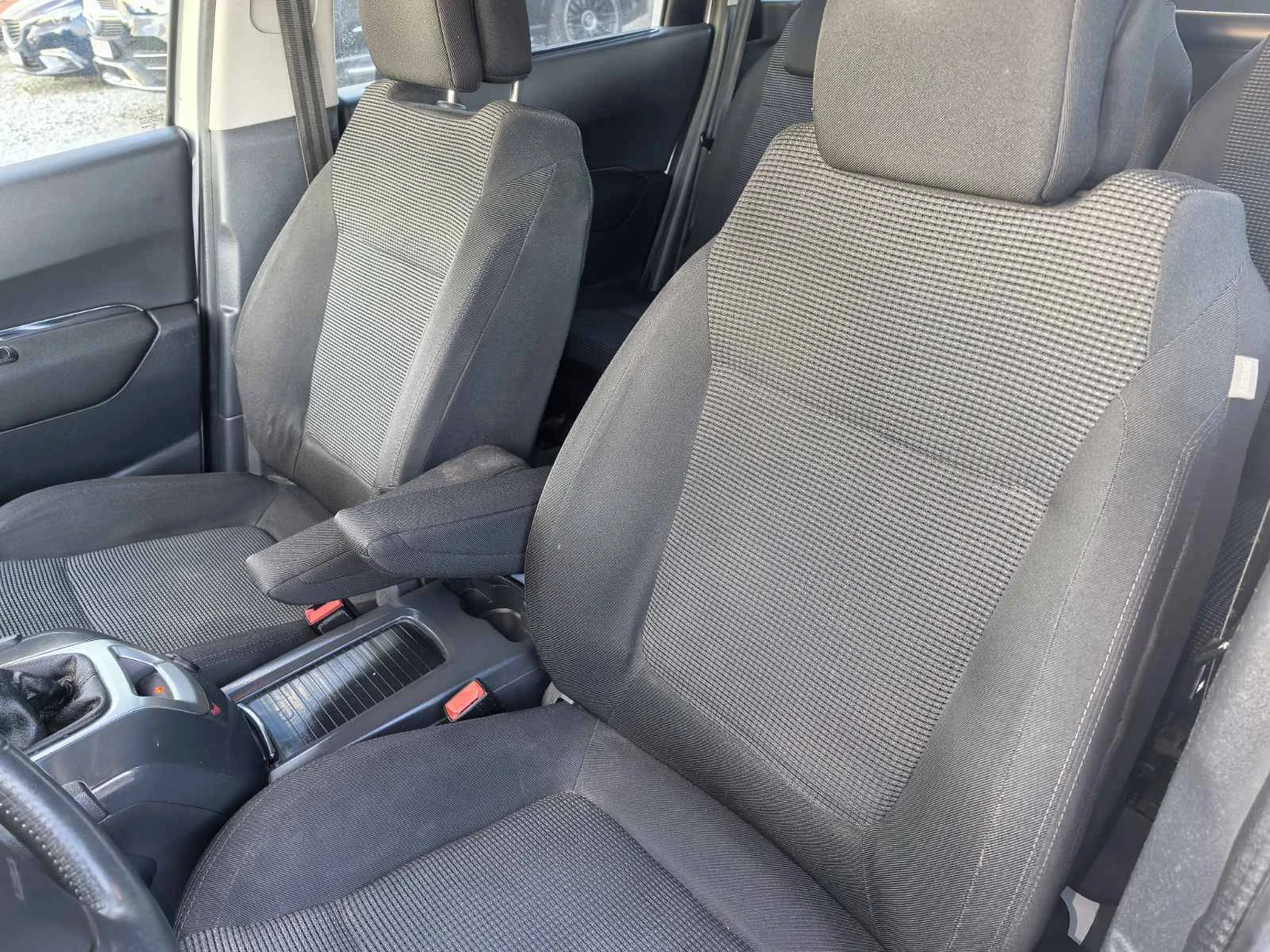 Peugeot 5008 1.6 HDI, снимка 12 - Автомобили и джипове - 54163699