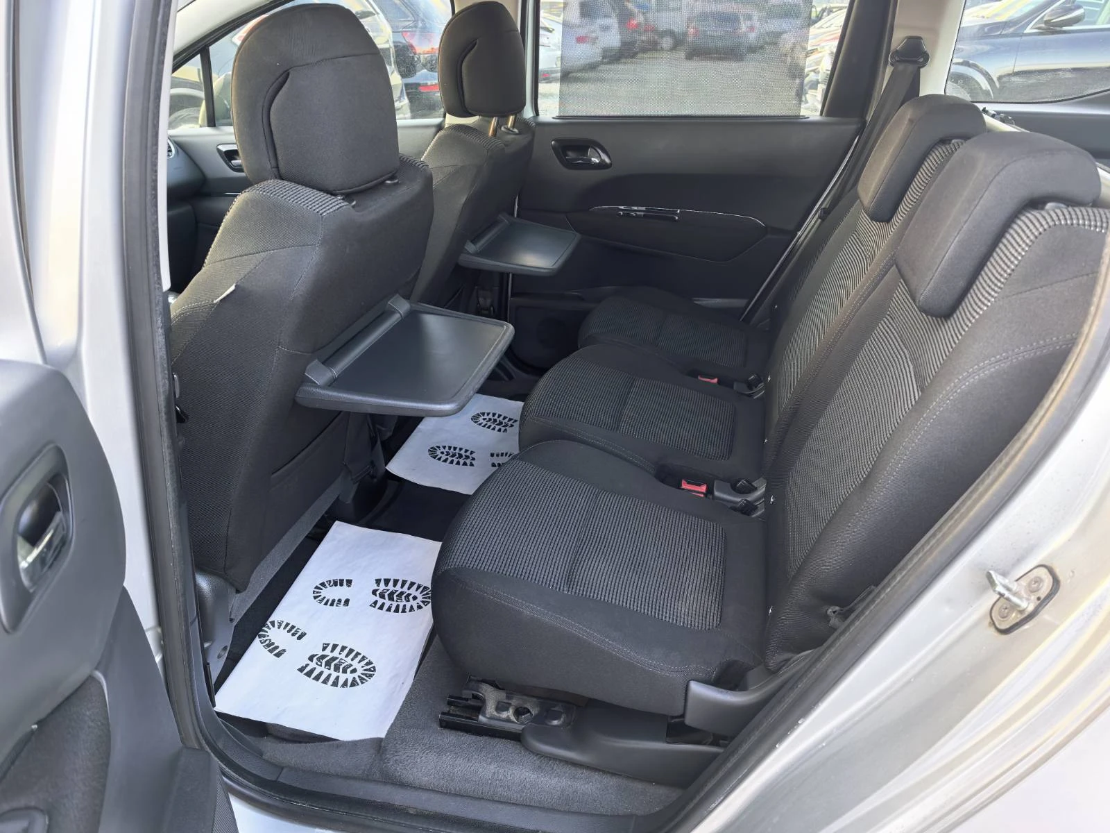 Peugeot 5008 1.6 HDI, снимка 13 - Автомобили и джипове - 54163699