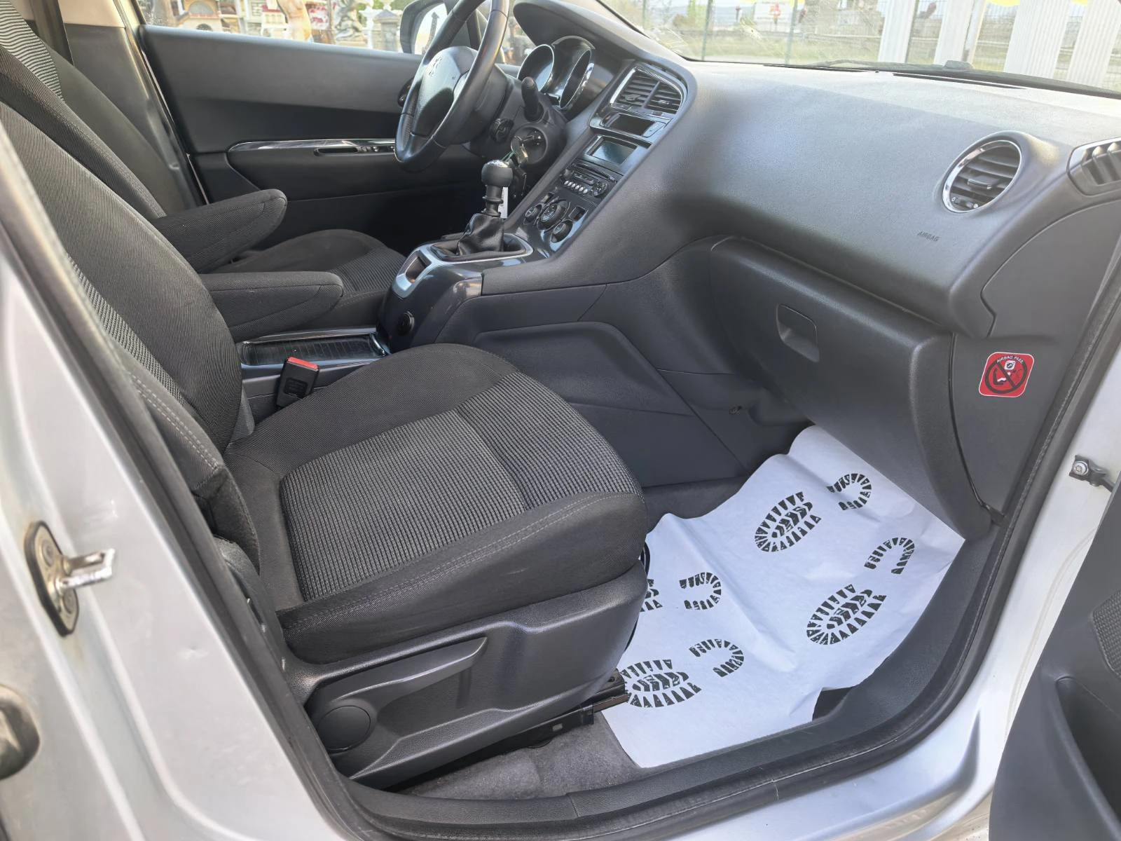 Peugeot 5008 1.6 HDI, снимка 11 - Автомобили и джипове - 54163699