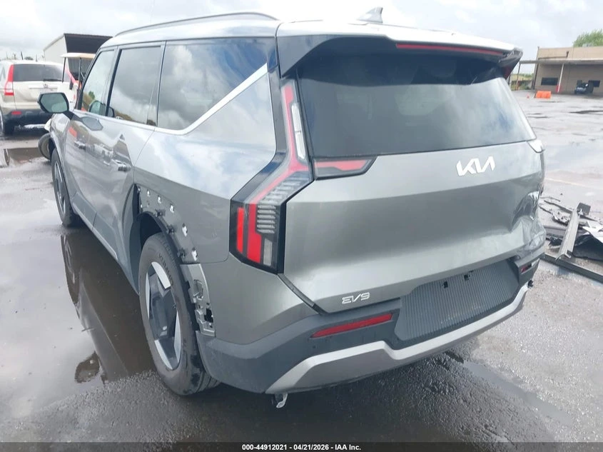 Kia EV9 Wind, снимка 3 - Автомобили и джипове - 54460452