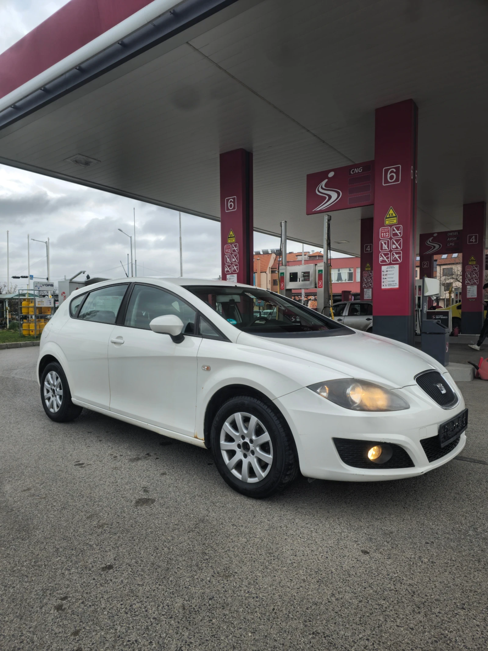 Seat Leon 1.6 102hp 2010g, снимка 3 - Автомобили и джипове - 54501706