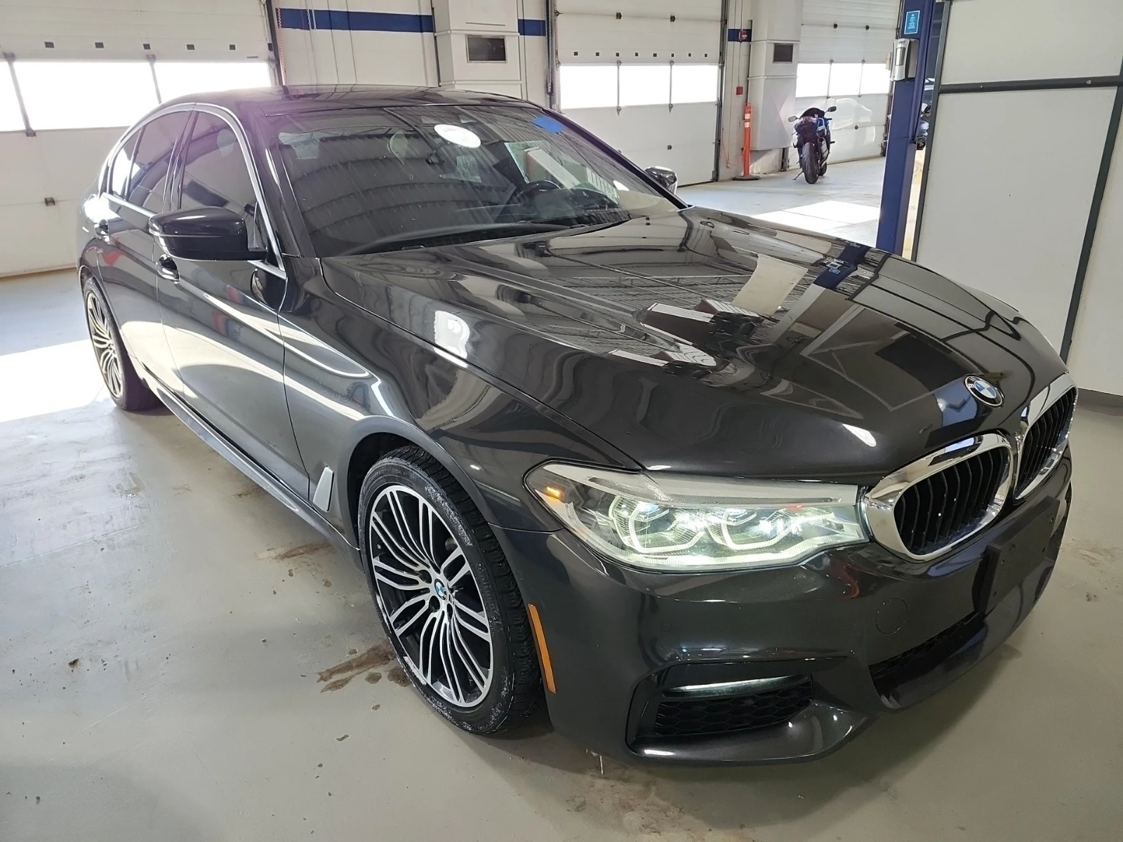 BMW 530 M ПАКЕТ * HEAD UP * SOFT CLOSE * CARFAX * 2019 * , снимка 2 - Автомобили и джипове - 54716519