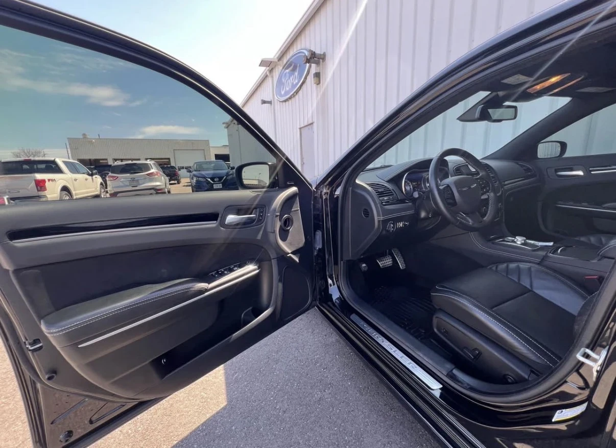 Chrysler 300c SRT 6.4 V8 * БЕЗ ИНЦИДЕНТИ * ПАНОРАМА * CARFAX * , снимка 5 - Автомобили и джипове - 54794633