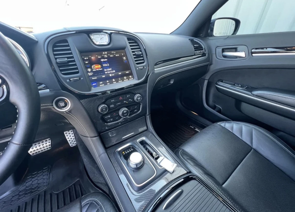 Chrysler 300c SRT 6.4 V8 * БЕЗ ИНЦИДЕНТИ * ПАНОРАМА * CARFAX * , снимка 8 - Автомобили и джипове - 54794633