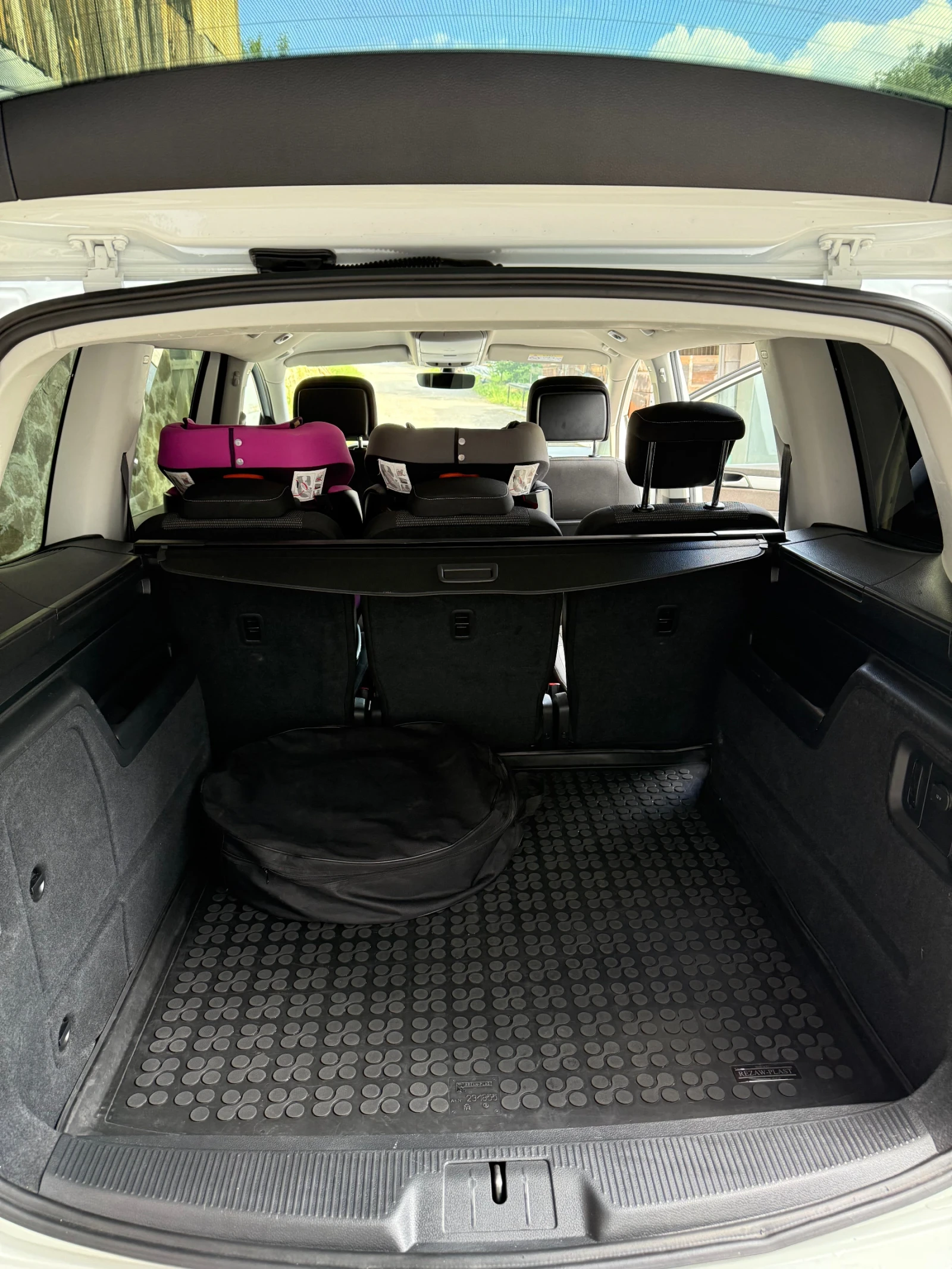 VW Sharan 2.0 TDI 150кс. Facelift, снимка 16 - Автомобили и джипове - 55661461