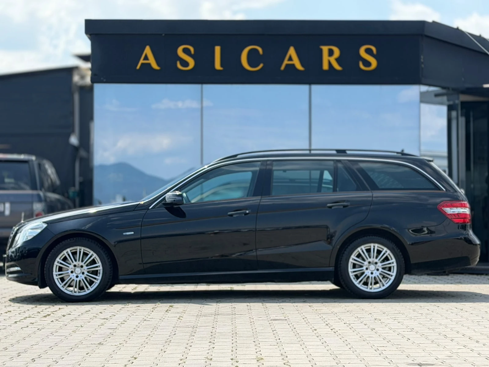 Mercedes-Benz E 350 / 265HP / 4MATIC / CARPLAY /, снимка 2 - Автомобили и джипове - 55802899
